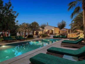 Hotel Traditional villa with garden